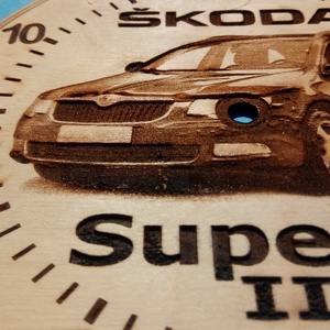 Skoda Superb II mintás gravírozott ritka falióra. Óra, Skodásnak. 2 - otthon & életmód - dekoráció - fali és függő dekoráció - falióra & óra - Meska.hu