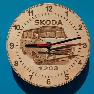 Skoda 1203 kisbusz mintás gravírozott ritka falióra. Óra, Skodásnak.  - Meska.hu