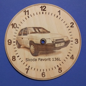 Skoda Favorit mintás gravírozott ritka falióra. Óra, Skodásnak.  - Meska.hu