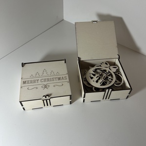 Karácsonyi díszdoboz díszekkel - Meska.hu