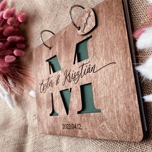 Esküvői vendégkönyv � Fa borítós barna � Kezdőbetű - esküvő - emlék & ajándék - vendégkönyv - Meska.hu