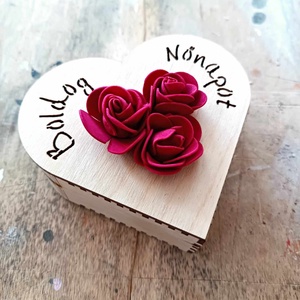 Nőnapi nyitható szív alakú rózsabox, Otthon & Életmód, Dekoráció, Dísztárgy, Famegmunkálás, MESKA