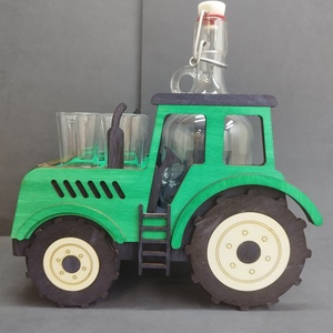 Traktor formájú pálinka kínáló , Otthon & Életmód, Konyhafelszerelés, tálalás, Tálalás, Pálinkás poharak, szettek, Famegmunkálás, Gravírozás, pirográfia, MESKA