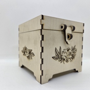 Fa doboz rózsa mintával - ékszer - ékszertartó - ékszerdoboz - Meska.hu