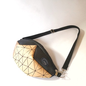 Designer övtáska - Fekete-barna geometriai mintával, Táska & Tok, Övtáska, Varrás, MESKA