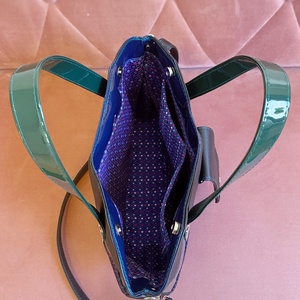 Designer válltáska - sötétkék sötétzöld pöttyös crossbody - táska & tok - kézitáska & válltáska - vállon átvethető táska - Meska.hu