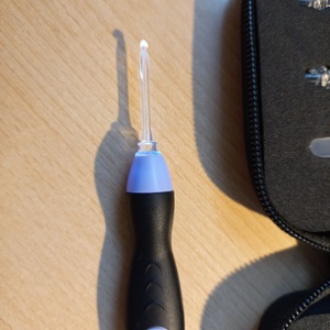 világító horgolótű készlet 9 tűmérettel, USB-ről tölthető - kellékek & szerszámok - szerszámok, eszközök - eszköz kötéshez, horgoláshoz - Meska.hu