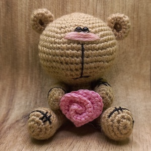 Valentin maci, horgolt figura, 11 cm - Meska.hu