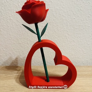 Örökrózsa szív alakú tartóban - anyák napi ajándék  - Meska.hu