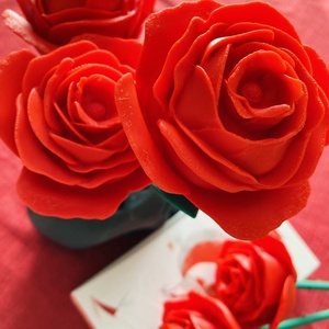 Örökrózsa szív alakú tartóban - anyák napi ajándék  - otthon & életmód - virágdekoráció - virágdíszek - dekor koszorúk, kopogtatók - Meska.hu