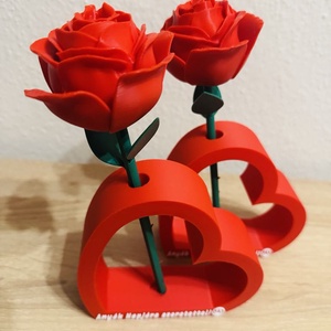 Örökrózsa szív alakú tartóban - anyák napi ajándék  - otthon & életmód - virágdekoráció - virágdíszek - dekor koszorúk, kopogtatók - Meska.hu