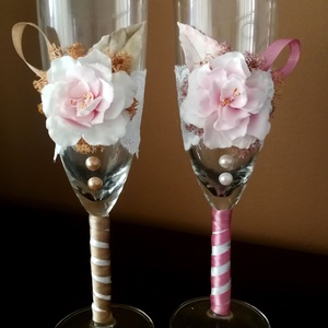 Egyedi esküvői pezsgőspoharak...  agyagvirágokkal díszítve !, Esküvő, Dekoráció, Tálalás, Mindenmás, Gyurma, MESKA