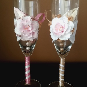 Egyedi esküvői pezsgőspoharak...  agyagvirágokkal díszítve ! - esküvő - dekoráció - tálalás - Meska.hu