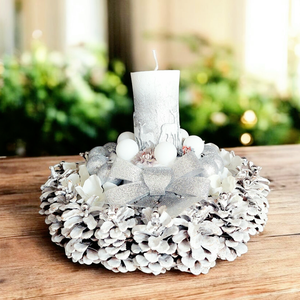Különleges ünnepi asztaldísz...az ezüst-fehér  színvilág kedvelőinek !  - karácsony - adventi díszek - adventi gyertyadíszek és koszorúdíszek - Meska.hu