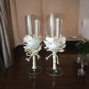 Egyedi esküvői pezsgőspoharak...  agyagvirágokkal díszítve !, Esküvő, Dekoráció, Tálalás, Mindenmás, Gyurma, MESKA