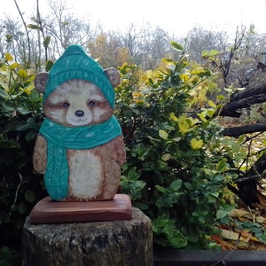 Maci sapkában sállal ajtótámasz könyvtámasz - Meska.hu