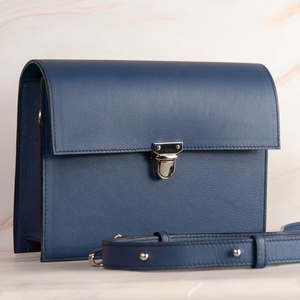 Marhabőr crossbody, Táska & Tok, Kézitáska & válltáska, Vállon átvethető táska, Bőrművesség, Varrás, MESKA
