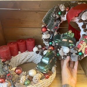 Karácsonyi kisautós adventi kopogtató - karácsony - adventi díszek - adventi asztaldísz - Meska.hu