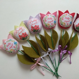 Nőnapra filc tulipán vegyes színben (5 darab) - otthon & életmód - dekoráció - virágdísz és tartó - csokor & virágdísz - Meska.hu