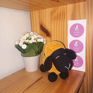 Fekete bárány, amigurumi játékfigura - játék & sport - plüssállat & játékfigura - plüss bárány - Meska.hu