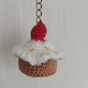 Horgolt muffin kulcstartó - táska & tok - kulcstartó & táskadísz - kulcstartó - Meska.hu