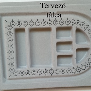 Ékszertervező tálca szürke plüss bevonattal karkötőkhöz, nyaklánchoz , Kellékek & szerszámok, Gyöngyfűzés kellékek, Egyéb alkatrész, , MESKA