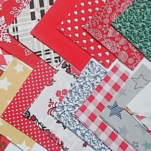 100 db Karácsony patchwork 10x10 cm pamutvászon csomag  - kellékek & szerszámok - méteráru - anyagcsomag - Meska.hu