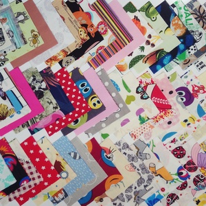 100 db Gyerek mintás patchwork 10x10 cm pamutvászon csomag  - kellékek & szerszámok - méteráru - anyagcsomag - Meska.hu