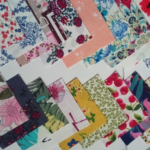 100 db Növény mintás patchwork 8x8 cm pamutvászon csomag Nöb   - kellékek & szerszámok - méteráru - anyagcsomag - Meska.hu