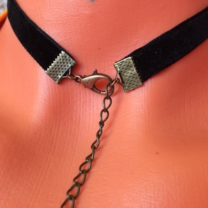  Virág alakú köves medálos bársony choker nyakék fekete Halloween  - ékszer - nyaklánc - medálos nyaklánc - Meska.hu