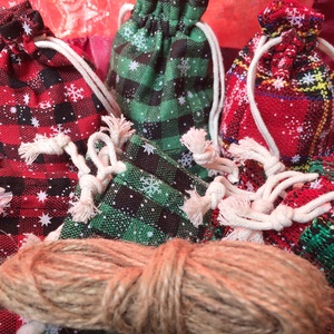 Zöld téli mintás adventi kalendárium naptár zsák 24 db  - karácsony - adventi díszek - adventi naptár - Meska.hu Zöld téli mintás adventi kalendárium naptár zsák 24 db  - karácsony - adventi díszek - adventi naptár - Meska.hu