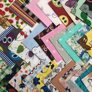 100 db vegyes mintájú patchwork 8x8 cm pamutvászon csomag GY2 - kellékek & szerszámok - méteráru - anyagcsomag - Meska.hu