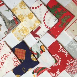 100 db Karácsony patchwork 10x10 cm pamutvászon csomag KB, Kellékek & szerszámok, Méteráru, Anyagcsomag, , MESKA