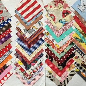 100 db vegyes mintájú patchwork 10x10 cm pamutvászon csomag VB, Kellékek & szerszámok, Méteráru, Anyagcsomag, , MESKA