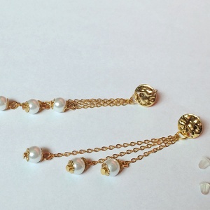 Arany színű fehér gyöngy lógó fülbevaló beszúrós - Meska.hu