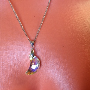 Ezüst színű nyaklánc csiszolt hold kristály medállal - Meska.hu