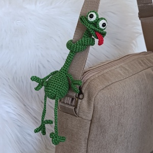 Horgolt béka táskadísz - Meska.hu