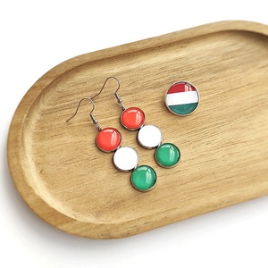 Trikolor ékszerszett - fülbevaló és kitűző, Ékszer, Ékszerszett, Ékszerkészítés, MESKA