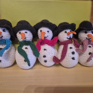 horgolt hóemberkék, Karácsony, Karácsonyi lakásdekoráció, Karácsonyi manók, figurák, Horgolás, MESKA