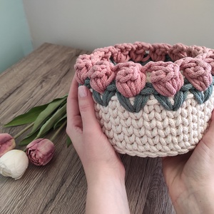 Tulipános horgolt tároló - Meska.hu