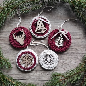 Horgolt karácsonyfadísz szett bordó-natúr színben - Meska.hu
