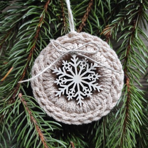 Horgolt karácsonyfadísz szett bézs-eukaliptusz színben - karácsony - karácsonyi lakásdekoráció - karácsonyfadíszek - Meska.hu