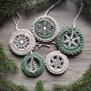 Horgolt karácsonyfadísz szett bézs-eukaliptusz színben - Meska.hu