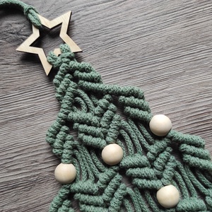 Makramé karácsonyfa ( eukaliptusz színben ) - karácsony - karácsonyi lakásdekoráció - karácsonyi lakásdíszek - Meska.hu