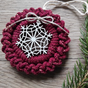 Horgolt karácsonyfadísz szett bordó-natúr színben - karácsony - karácsonyi lakásdekoráció - karácsonyfadíszek - Meska.hu