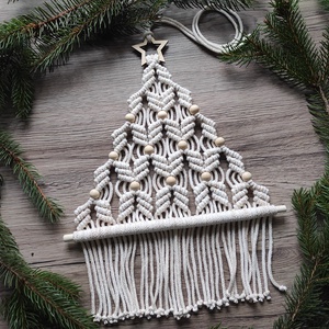 Makramé karácsonyfa ( natúr-arany színben ), Karácsony, Karácsonyi lakásdekoráció, Karácsonyi lakásdíszek, Csomózás, MESKA