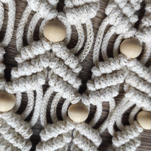 Makramé karácsonyfa ( natúr-arany színben ) - karácsony - karácsonyi lakásdekoráció - karácsonyi lakásdíszek - Meska.hu