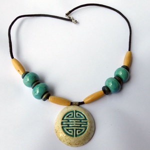 Mosolycsomó kerámai nyaklánc, Ékszer, Nyaklánc, Medálos nyaklánc, Agyagozás, Ékszerkészítés, MESKA