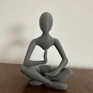 Meditáló figura  modern, minimalista 3D nyomtatott szobor, Otthon & Életmód, Dekoráció, Asztal és polc dekoráció, Asztaldísz, Mindenmás, MESKA