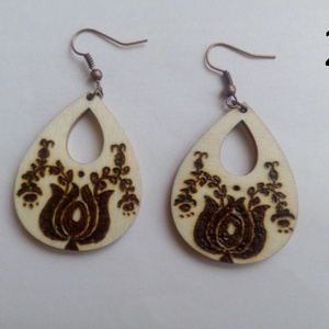 Népies fülbevaló fából - ékszer - fülbevaló - lógó fülbevaló - Meska.hu